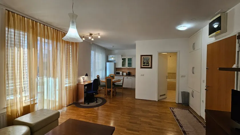 Anita Tour As / Central 1BR App, free garage, AC, Wi-Fi, 7min walk from old town - Image 1