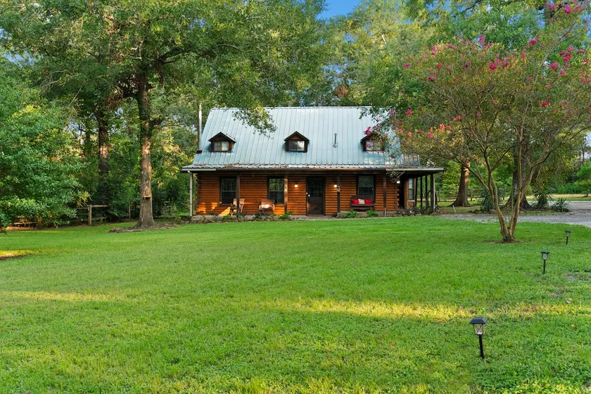 Log Home Retreat on 4 acres - Image 1