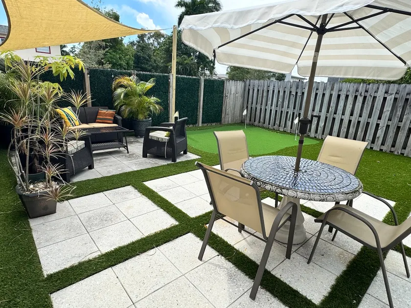 2BR East Side Garden Apt w/ mini golf - Image 1