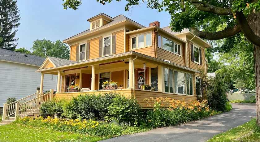 Gracious, Spacious home walkable to Inns/Spa - Image 1