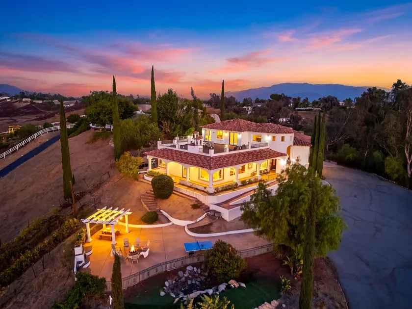 Wine Country Villa w/ Rooftop Terrace + Game Room - Image 1