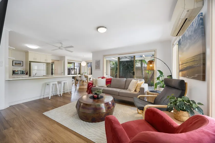 Coastal Ocean Grove 4 bedroom beach house Sleeps8 - Image 1