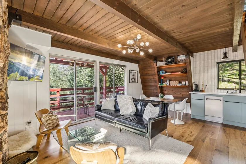 Serene Hilltop Retreat with Views of Lake Gregory - Image 1