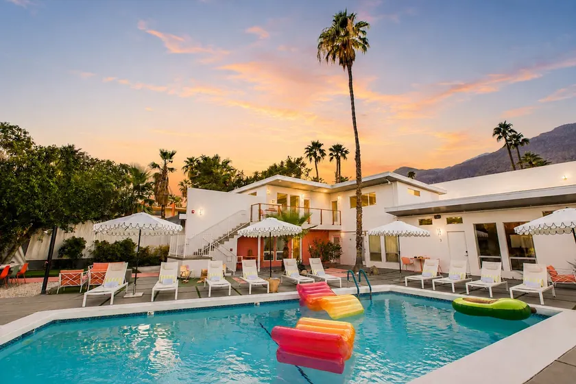 Sleeps 30, 9 Units | Pool + Hot Tub + Firepit + Putting Green | The Wesley - Image 1