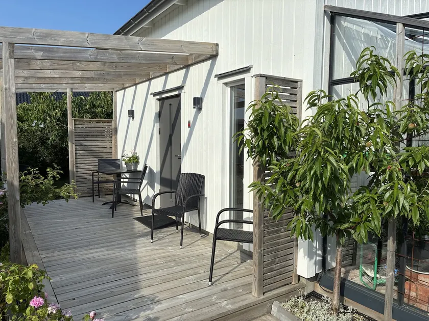 Small cabin by the sea - Image 1