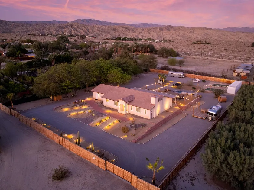 Desert Moon, Pickleball, Game Room, Pet Friendly - Image 1