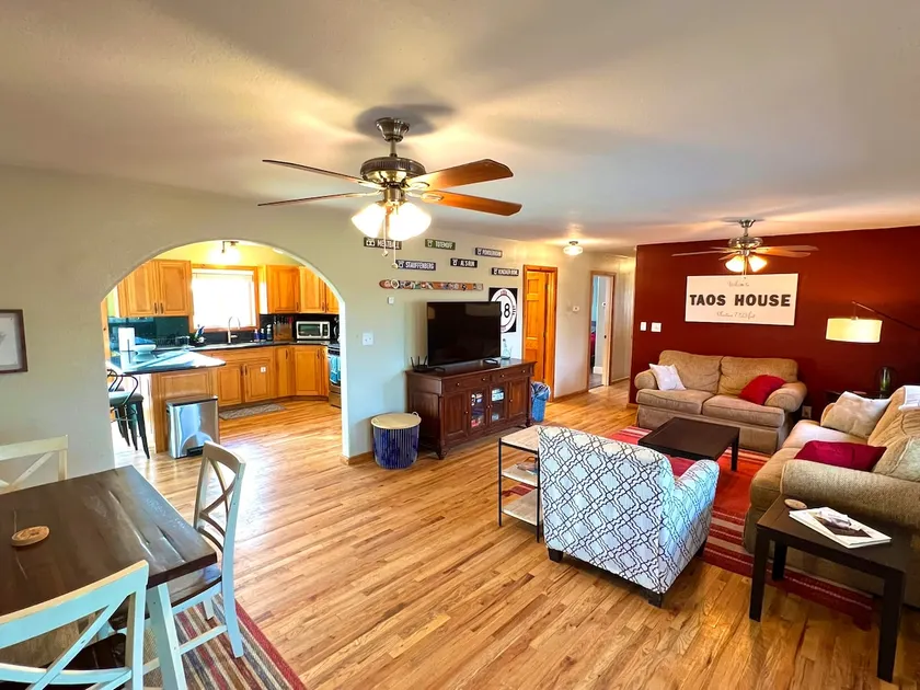 Spacious 4BR Hondo Mesa Home with Mountain Views - Image 1