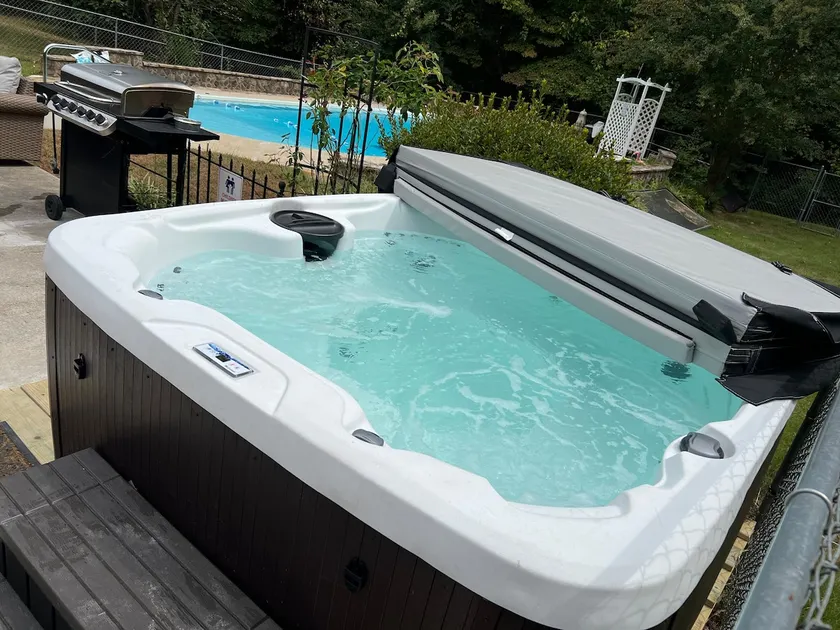 *Private/Modern/Cozy/pool & Hottub/17min from ATL* - Image 1