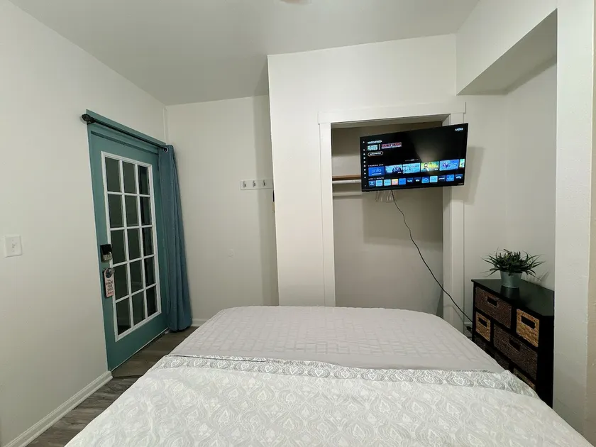 1157#3 / Tiny studio, Great Location, Dubuque - Image 1