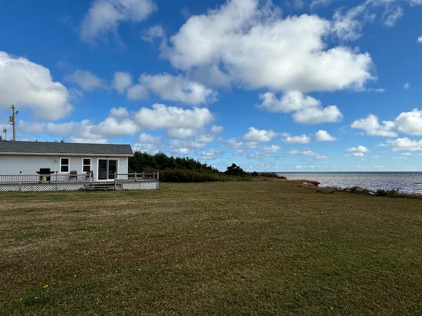 Sheila’s Waterfront Cottage for Rent - Image 1