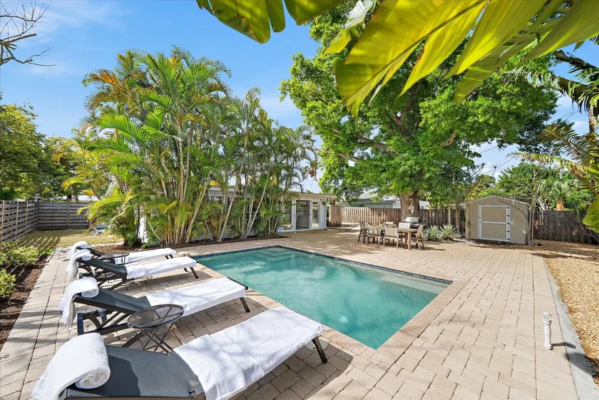 Pristine Private Pool Retreat • Minutes to Siesta & Downtown Sarasota! - Image 1