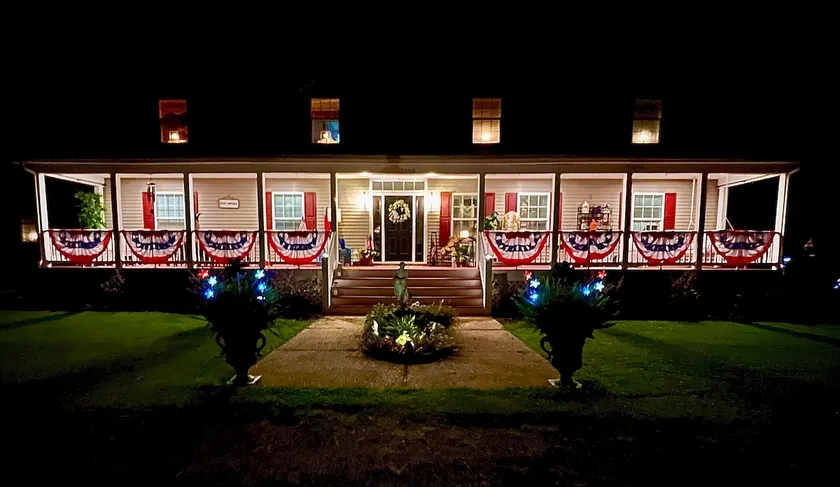 The Holiday Home • 3 full baths • 8 beds - Image 1