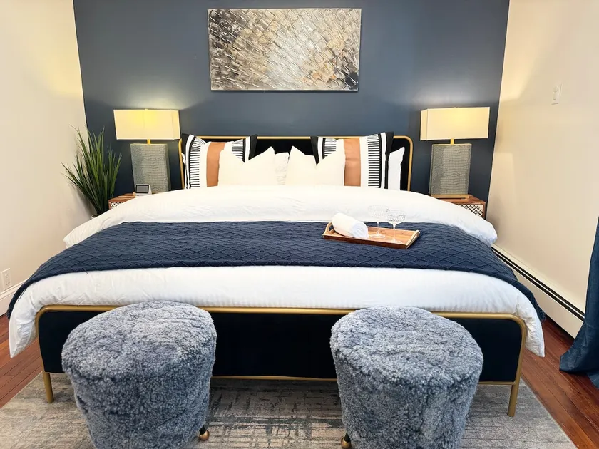 Family-Pet Friendly/Fast Wi-Fi/King Bed/Parking - Image 1