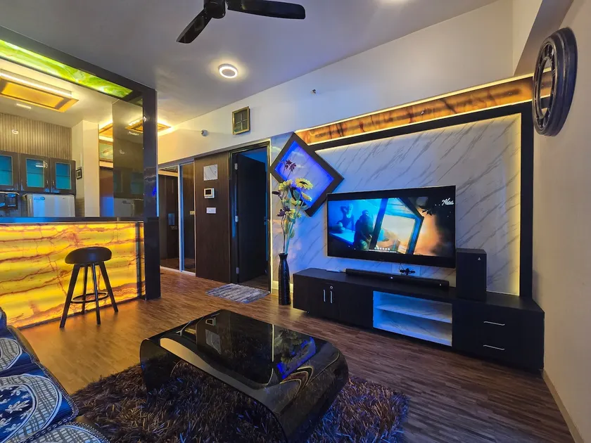 Luxury Stay w/ Pvt Jacuzzi | 18th Floor - Image 1