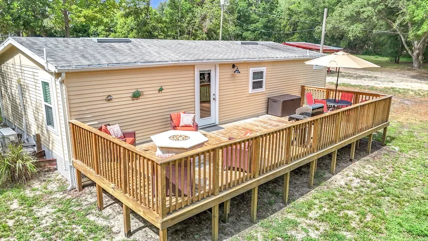 Cheerful, two bedroom Animal loving home, - Image 1