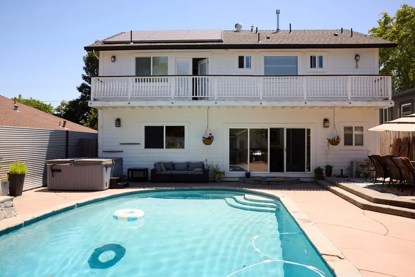 Beautiful Deluxe Sonoma Retreat With Private Pool Spa Bocce & More! Sleeps 8+2 - Image 1