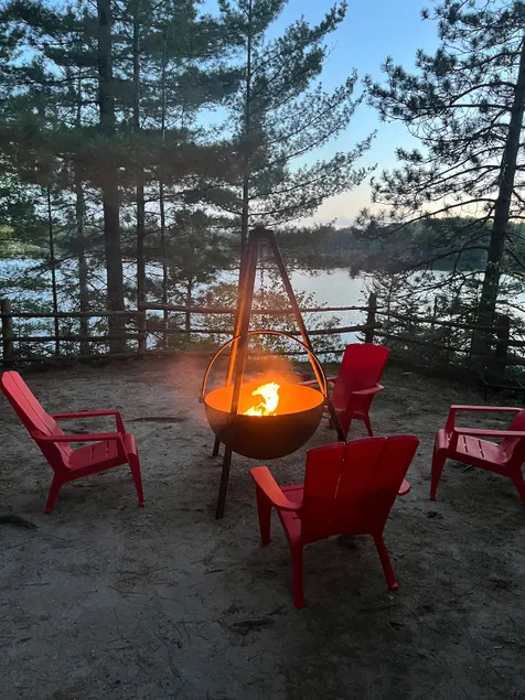 Lakefront 3-bedroom cottage on Deer Lake - Image 1