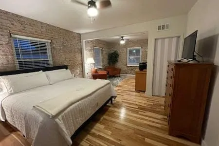 Historic-modern studio w/ king bed in Augusta. - Image 1