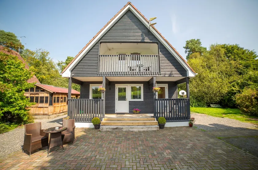 Cosy Lakeside Chalet With Option to add Private Hot Tub - Image 1