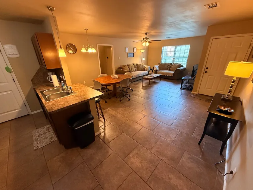 Cozy Cul-de-sac Duplex B 3 bd/2 ba | Fenced - Image 1