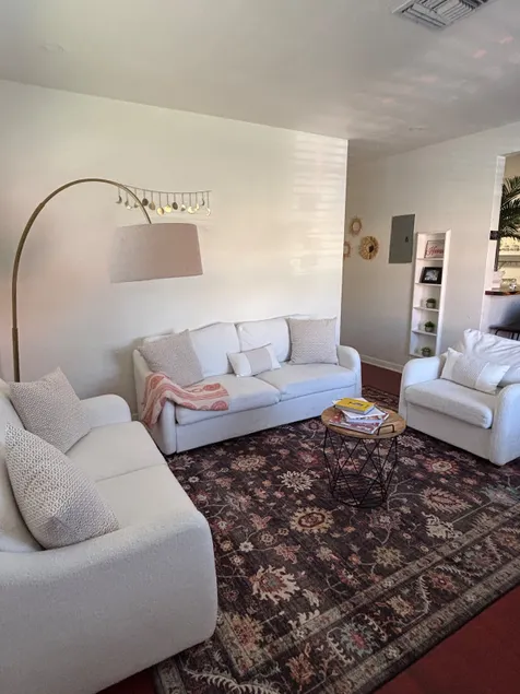 Boho Bungalow in historic Park Grove NBHD - Image 1