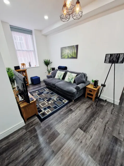 Contemporary 1 Bed Apartment, In Central Buxton - Image 1