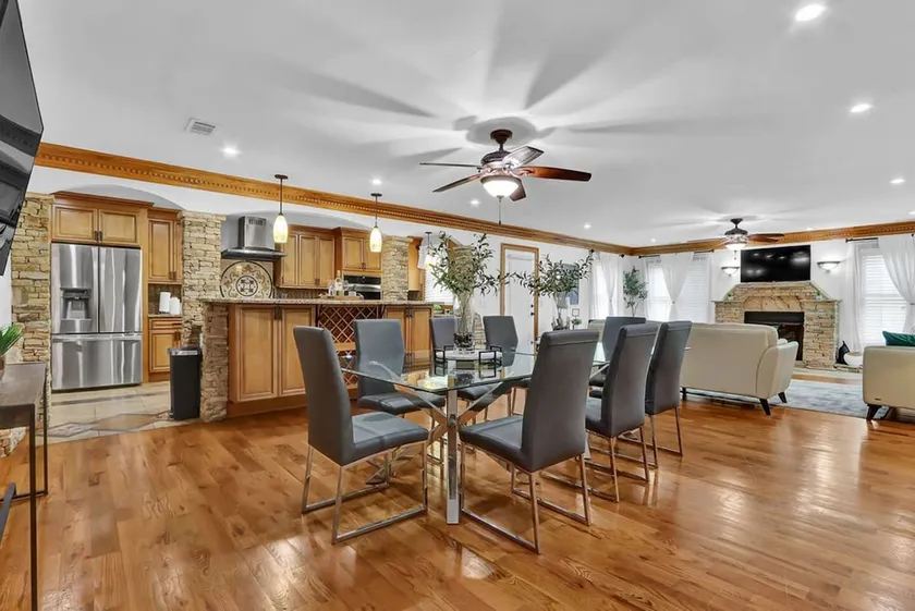 Big 6BR,4BA Home w/ 10-Car Parking for Crews/Grps - Image 1