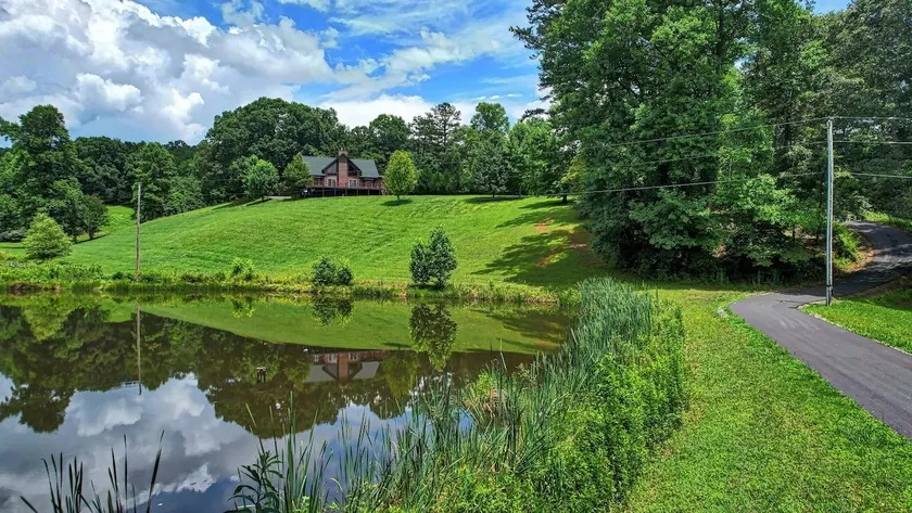 Pines Lodge - Private Pond-Walk in Tub - Image 1