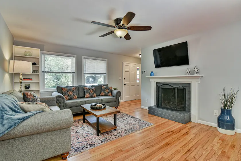 Stylish and Cozy/Fireplace/3BR/15 min to AVL - Image 1