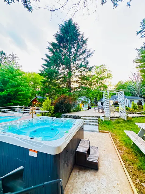 Home with private swimming pool &jacuzzi. - Image 1