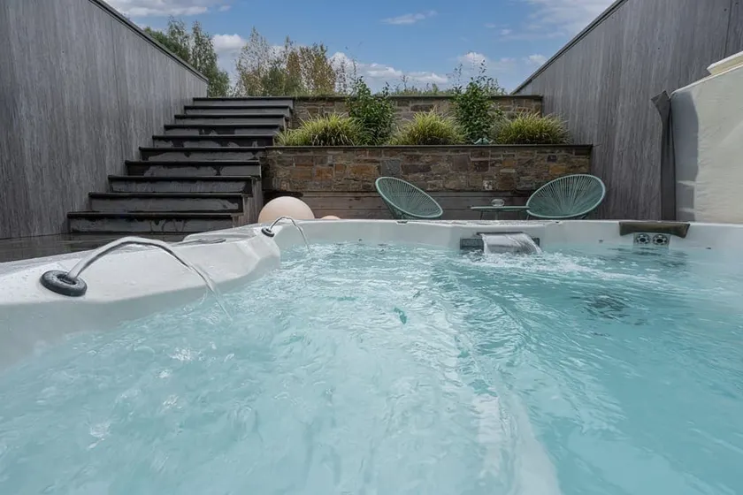Paradise garden, jacuzzi and private spa - Image 1