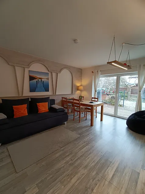 Stylish & Spacious Apartment with Patio - Image 1