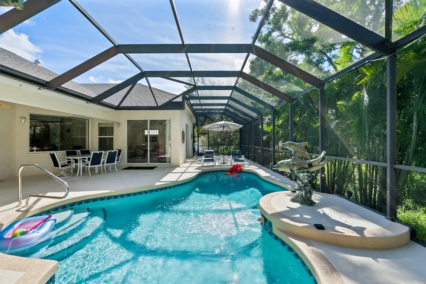 Huge Beach Villa w/Salt Water Pool Mins To Beach - Image 1