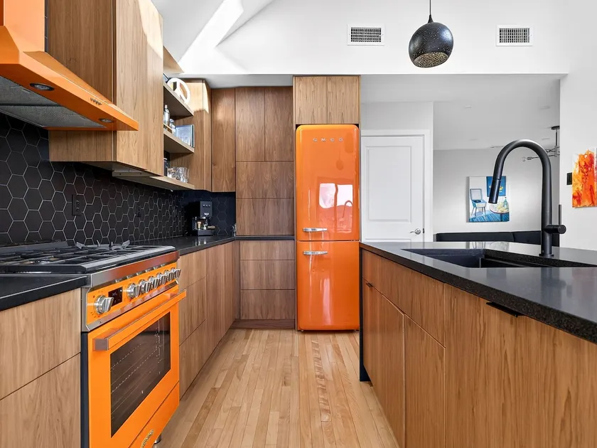 Hipster Basecamp | Modern • Fireplace • Parking - Image 1