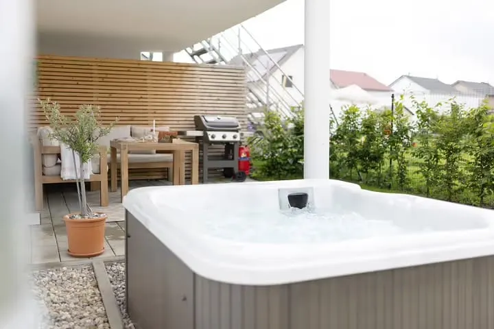 Private Spa Oasis with Whirlpool & Garden - Image 1