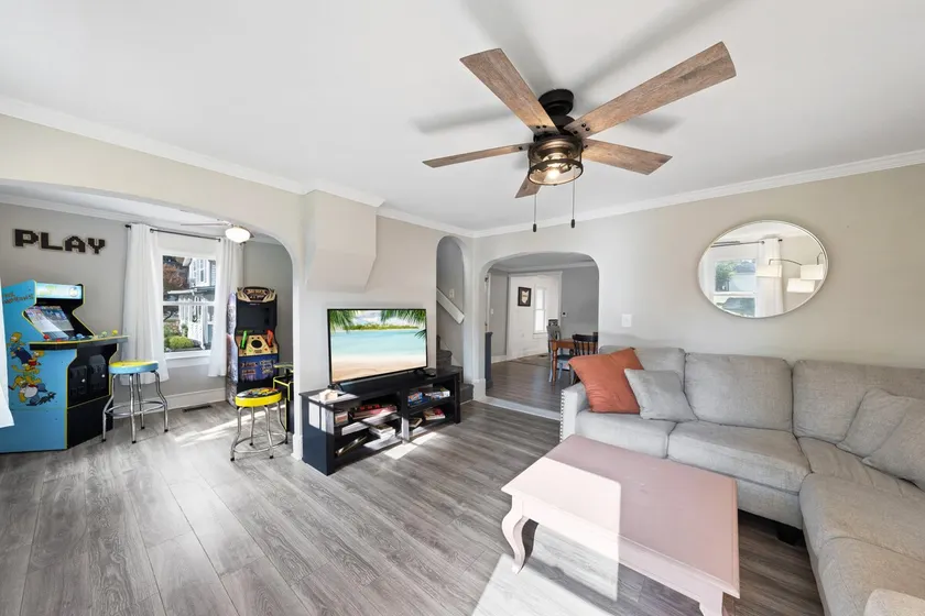 Walk to Beach •Arcade •Sleeps 11 •Family-Friendly - Image 1