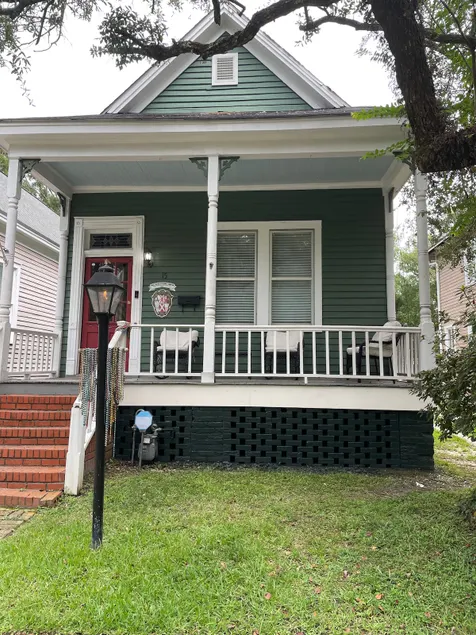 Julia midtown Mobile Mardi Gras Shotgun cottage - Image 1