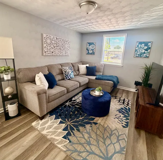 Cozy Cottage w/Loft, Wifi, Workspace, near Casino - Image 1