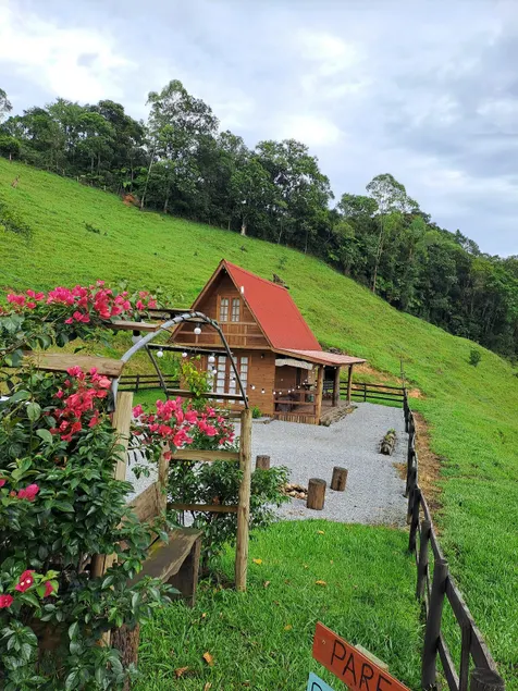 Secluded cabin in the mountains Sunrise retreat - Image 1