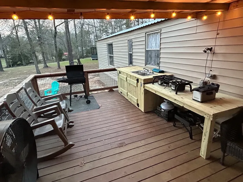 TWIN PINES Toledo Bend Camp with plenty of boat parking in quiet neighborhood - Image 1