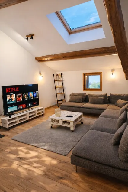 Duplex with exposed beams • 3 bedrooms • Parc des Oiseaux - Image 1
