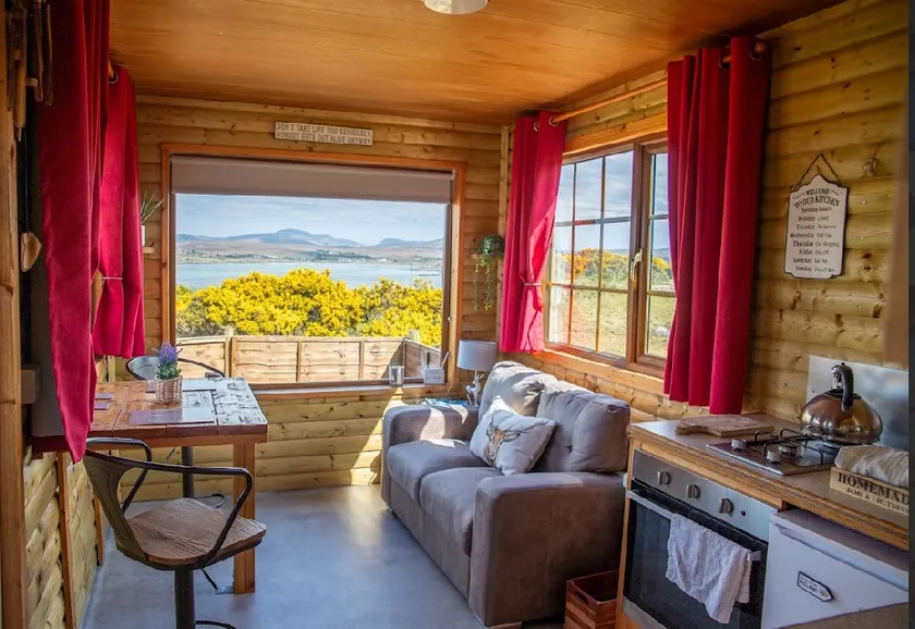 Cosy cabin by the Sea + wifi + Dog friendly - Image 1