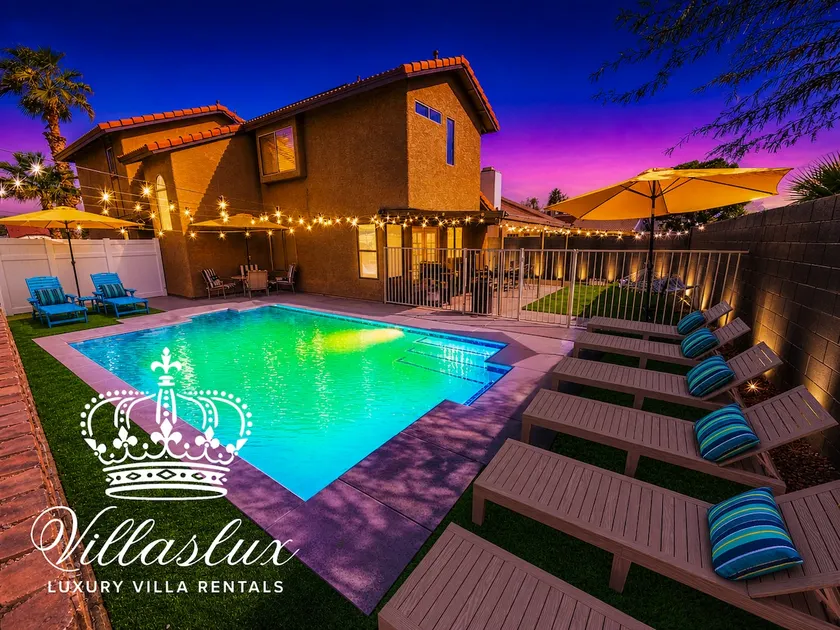 Diamond Class Luxy Villa with FREE Heated Pool - Image 1