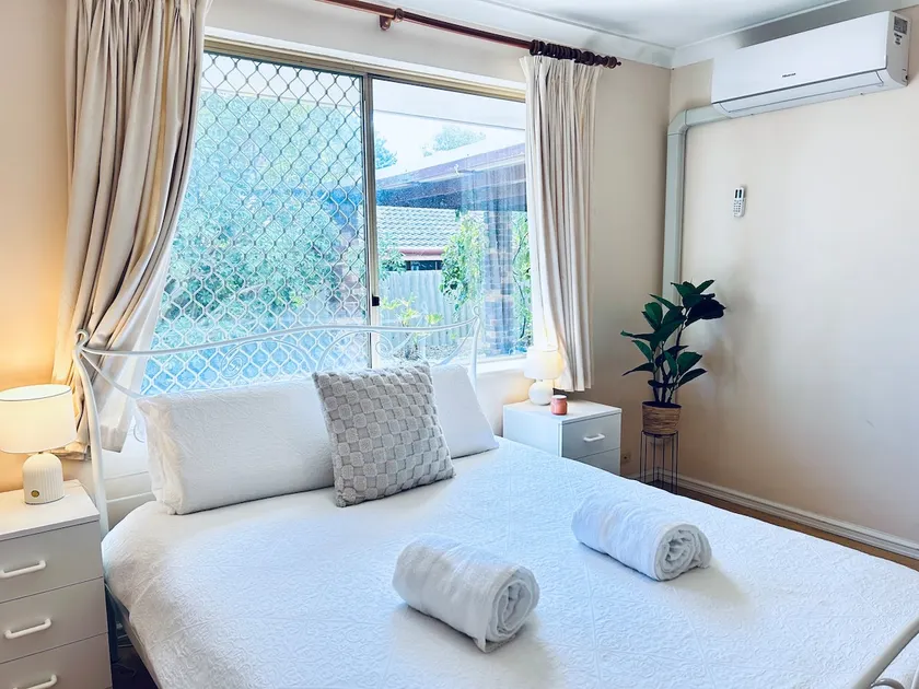 Pet friendly home near Adventure World Fiona Murdoch - Image 1