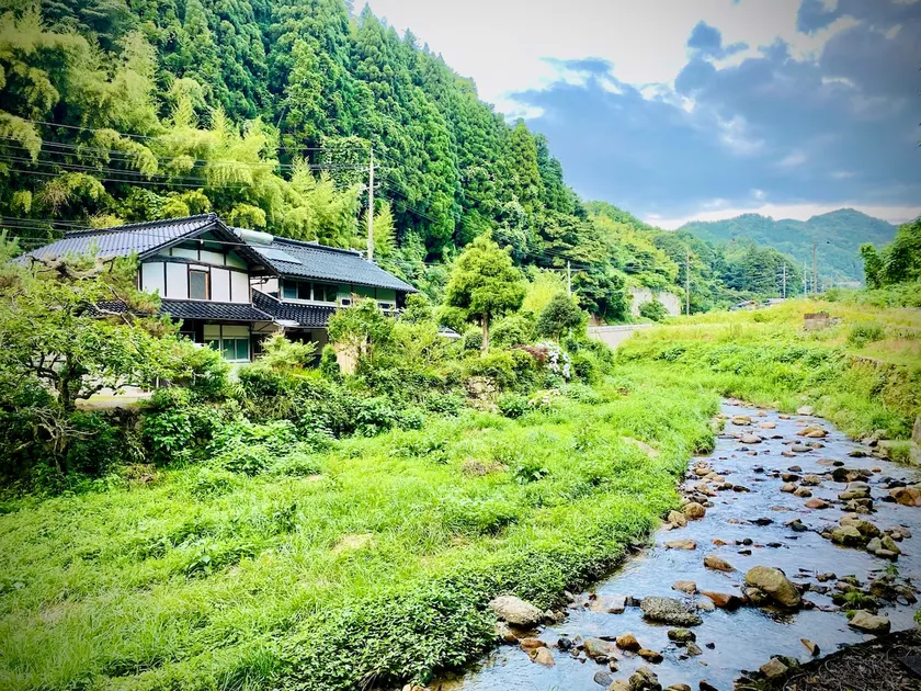 Yubara Hot Springs - Relaxing Riverside Hideaway - Image 1