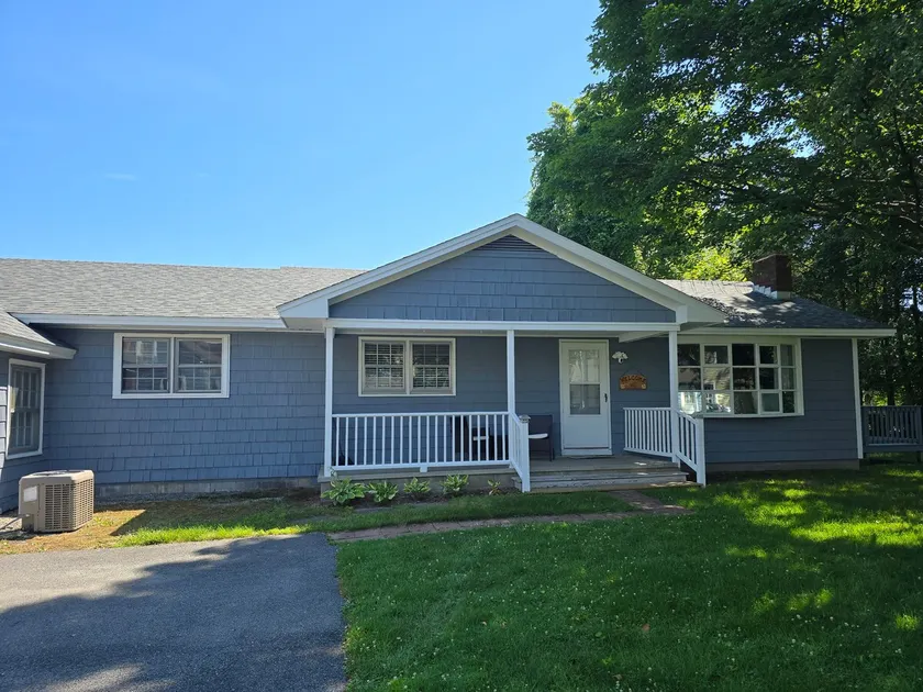 Sail away in this cozy 2 bdrm- dwntown Glens Falls - Image 1