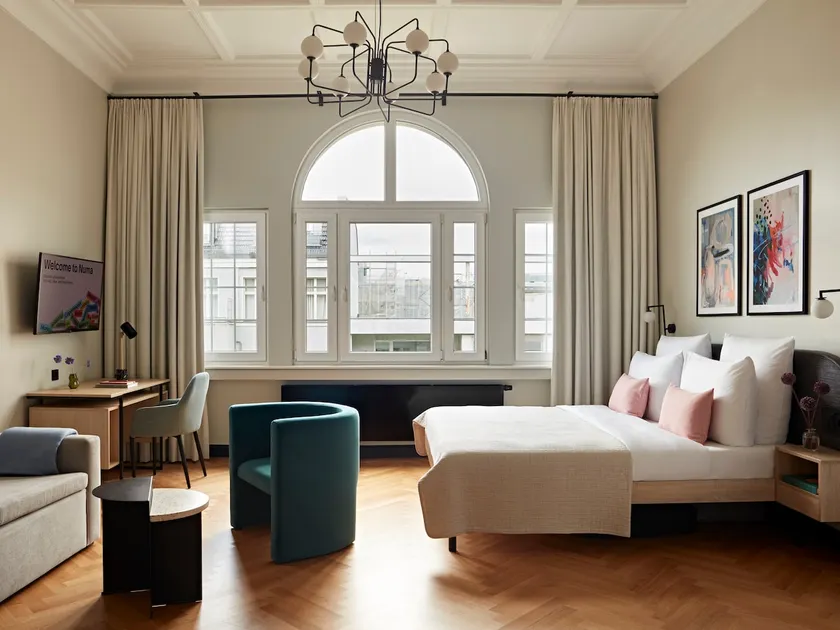 Numa | L Studio w/ Kitchenette, Balcony & Sofabed - Image 1