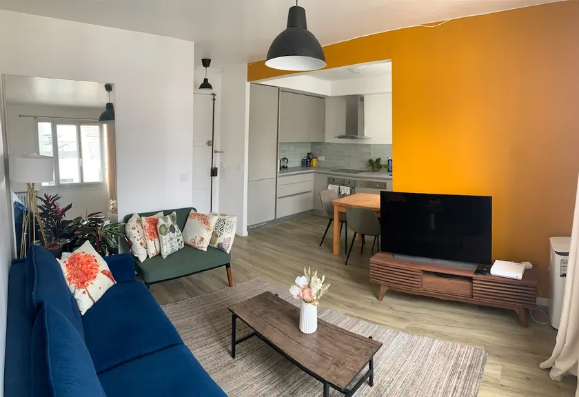 Cosy 1-Bedroom Apartment in Paris with AC - Image 1