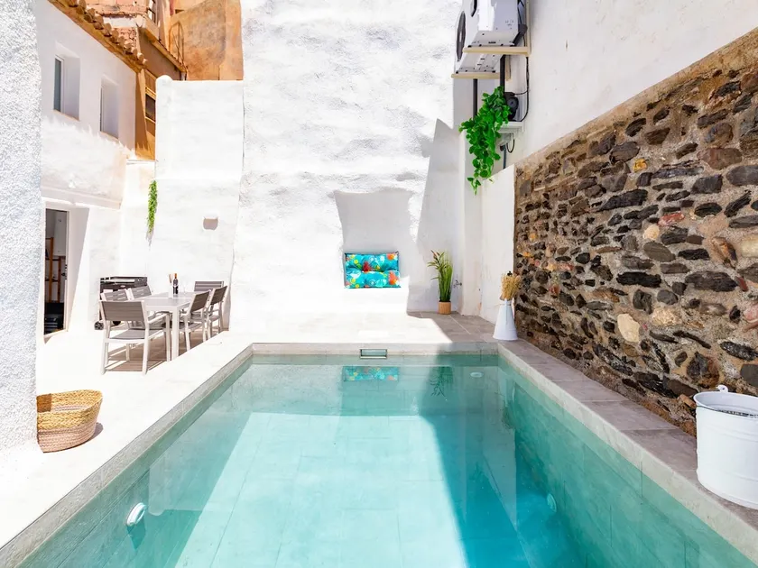 Fantástica casa con piscina privada, jardín y wifi - Image 1