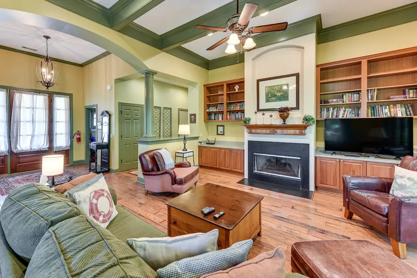 5 Mi to Old Town Bluffton: Cottage w/ Patio - Image 1